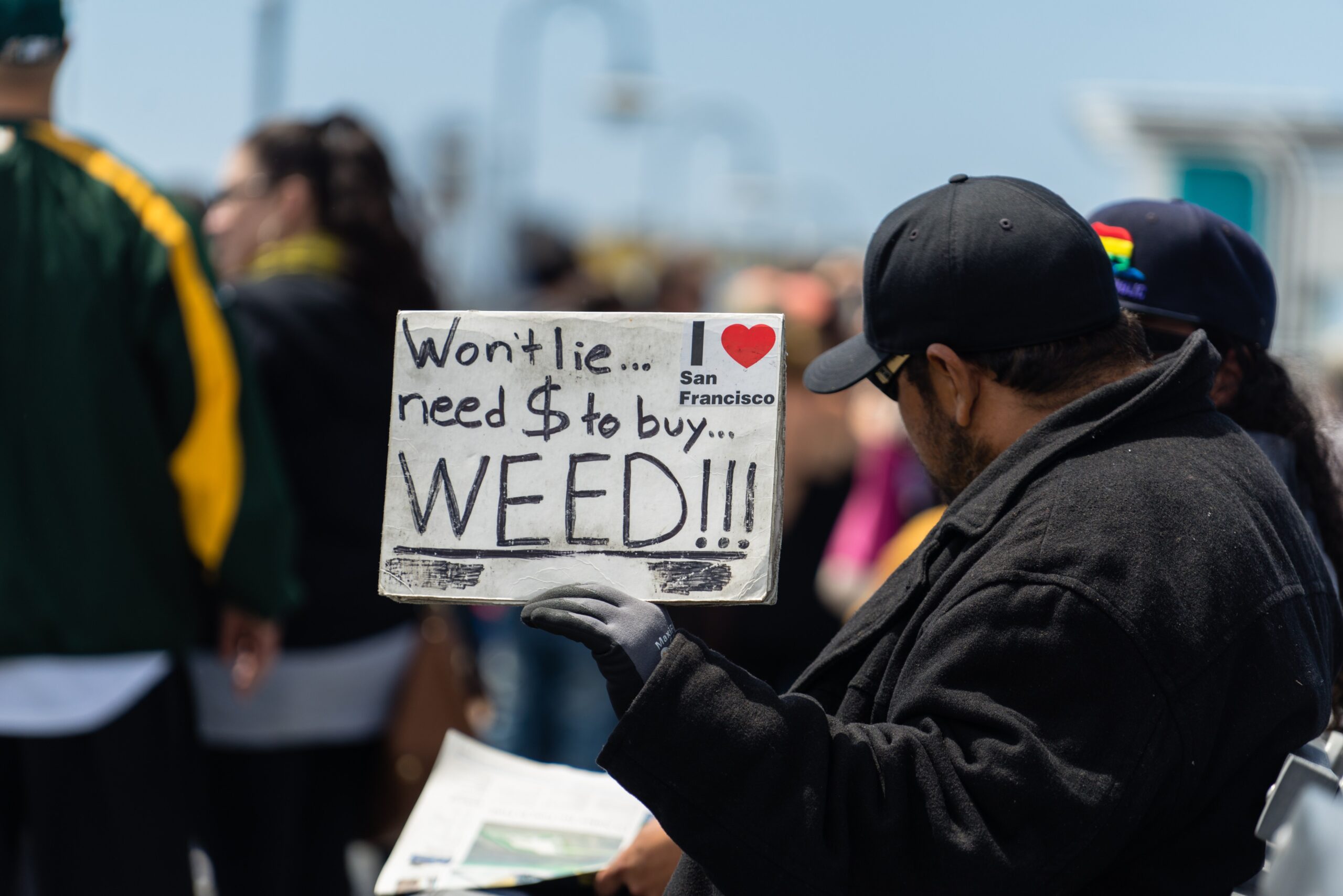 El mercado ilegal de cannabis todavía florece en California